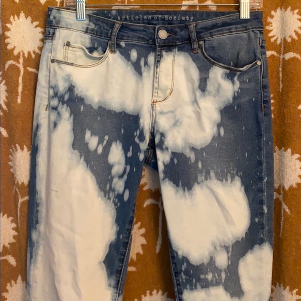 abstract bleach design applied to skinny jeans!